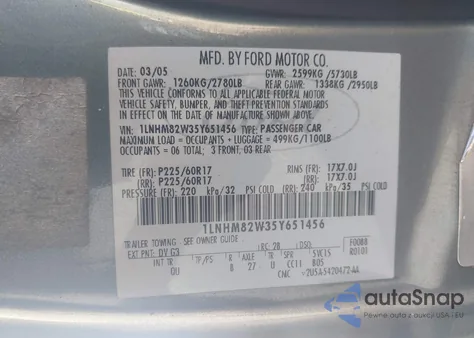 2005 Lincoln Town Car Signature Limited из США, поврежденный, VIN 1LNHM82W35Y651456